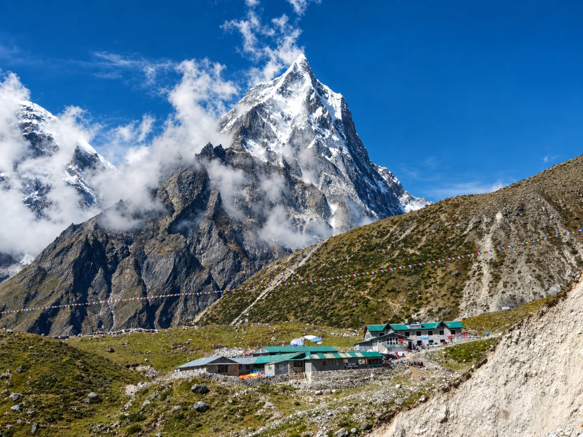 Cholatse-Mountain-View-from-Thukla